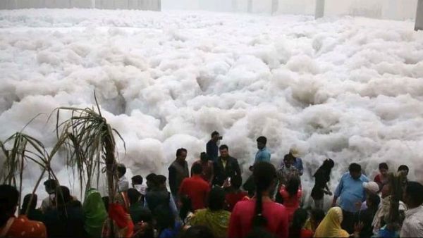 దీన్ని నది అంటారా?..హస్తిన కకావికలం: గాలి తోడు నీరు: విషం చిమ్ముతోన్న యమున..!