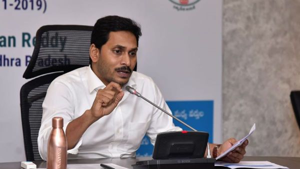 మంత్రులకు జగన్ వార్నింగ్: మంత్రి పదవులు ఉండాలంటే: తెర పైకి వైయస్ ఫార్ములా..!