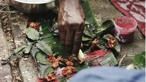 సూర్యగ్రహణం: కాకినాడలో మరో దారుణం.. మహిళపై మూకదాడి.. ఉద్రిక్తత..