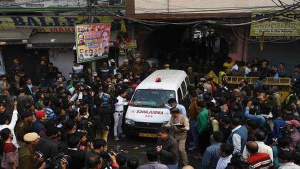 రోజుకు 16 గంటల పని, నెలకు రూ.2 వేల వేతనం, మైనర్లతో చాకిరీ, ఢిల్లీ ప్రమాదంలో వెలుగులోకి...