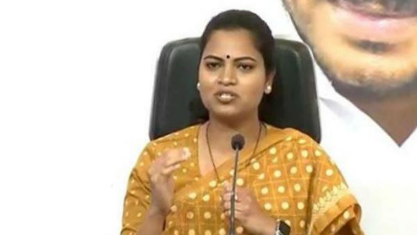 ఉత్తరాంధ్ర, రాయలసీమ టీడీపీ నేతలు రాజీనామా చేసి రాజధానిపై మాట్లాడండి: విడుదల రజనీ