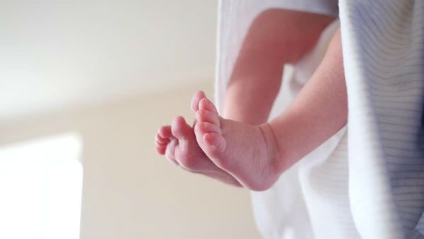 తల్లి కర్కశం : మధ్యహ్నాం జన్మనిచ్చింది... సాయంత్రం చంపివేసింది..