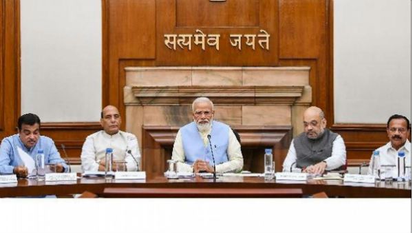 తక్కువ ఆదా..ఎక్కువ ఖర్చు: ఉద్యోగస్తులకు కేంద్రం వేస్తున్న కొత్త మంత్రం ఏంటి..?