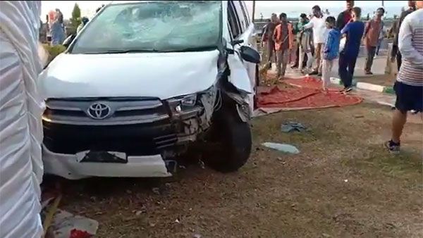 TDP:టీడీపీ మాజీ ఎమ్మెల్యే కుమారుడి కారు బీభత్సం: యువకుడికి గాయాలు.. అమరజీవి విగ్రహాన్ని ఢీ కొట్టి!