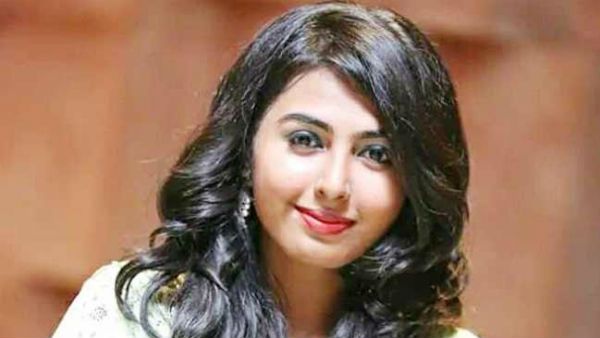 ముంబై సబర్బన్ రైలు మరణ మృదంగమే: జారిపడి యువ ఉద్యోగిని చార్మీ మృతి