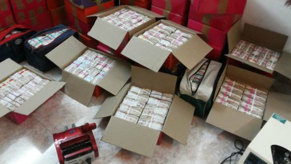 ఆ హీరోయిన్..ఇద్దరు యాంకర్లు లక్ష్యంగా: డీజీజీఐ అధికారులు సోదాలు: ఆ పెట్టుబడులపైనే..!