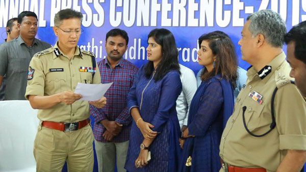 డీజీపీకి వద్దకు చేరిన న్యూస్ యాంకర్ పై దాడి వ్యవహారం: వీడియోలను ఎడిట్ చేశారంటూ..!