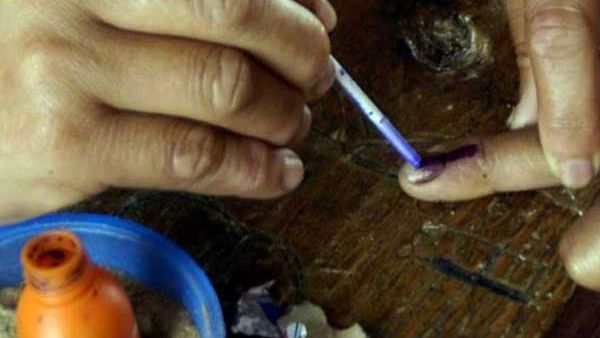 మున్సిపల్ ఎన్నికలపై సమావేశంలో పార్టీల రచ్చ: కాంగ్రెస్ వాకౌట్, గందరగోళం