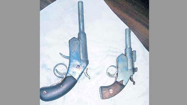 నాంపల్లి రైల్వే స్టేషన్: సులభ్ కాంప్లెక్స్‌లో తుపాకుల కలకలం