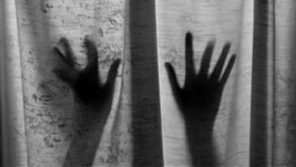 తెలుగు రాష్ట్రాల్లో ఆగని అత్యాచారాలు.. మూడు కేసుల నమోదు...