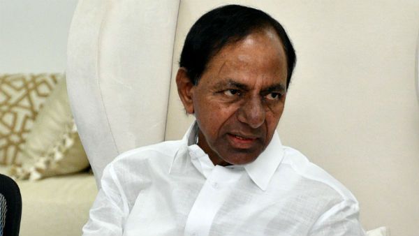 కేసీఆర్ మరోసారి ఫెడరల్ ఫ్రంట్ అడుగులు: హైదరాబాద్‌లో భారీ సభ: పలు పార్టీల నేతలకు ఆహ్వానం!