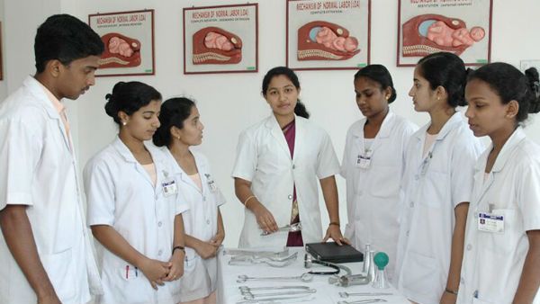 ఏపీలో నర్సింగ్ విద్యార్థులు ఉపకార వేతనాలు భారీగా పెంపు: రెట్టింపు చేస్తూ ఉత్తర్వులు