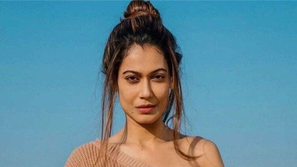 నెహ్రూపై అభ్యంతకర వీడియో: నటి, టాప్ మోడల్ అరెస్ట్: స్వేచ్ఛగా మాట్లాడలేమా? అంటూ.. !