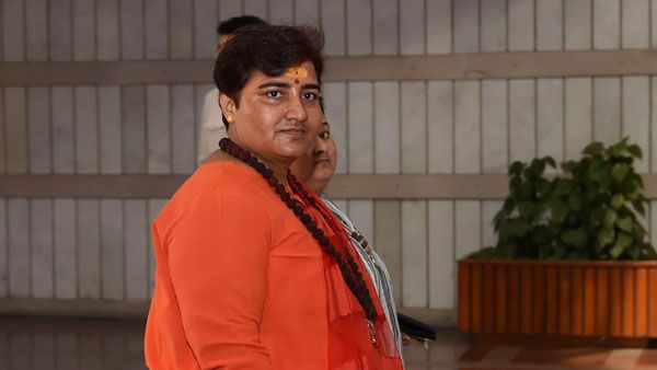 వీడియో వైరల్: తమాషాగా ఉందా.. సీటుపై రగడ ,విమాన సిబ్బందితో ప్రగ్యాసింగ్ వాగ్వాదం