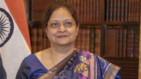 ఓ మైగాడ్: దౌత్యాధికారి హోదాలో ఈ మేడం ఇంటి అద్దె ఎంత చెల్లిస్తుందో తెలుసా..?