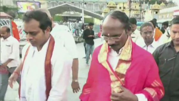 పీఎస్ఎల్వీ హాఫ్ సెంచరీ: రిశాట్ ప్రయోగానికి కౌంట్ డౌన్: తిరుమలలో ఇస్రో ఛైర్మన్..!