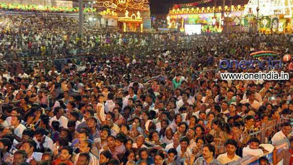 తిరుమలలో విషాదం: పాల వ్యాన్ కింద పడి భక్తుడు మృతి, ఇలా చేయొద్దంటూ రమణదీక్షితుల వినతి