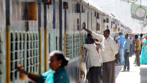న్యూ ఇయర్ షాక్: టికెట్ ధరలను పెంచిన ఇండియన్ రైల్వే, పెంపు ఇలా..