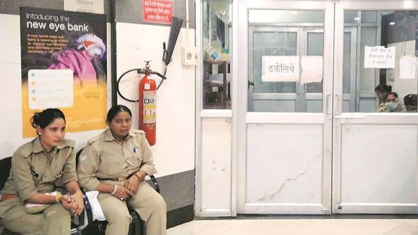 ఢిల్లీకి ఉన్నావ్ లైంగికదాడి నిందితురాలు.. మెరుగైన చికిత్స కోసం..గ్రీన్ కారిడార్ ఏర్పాటు