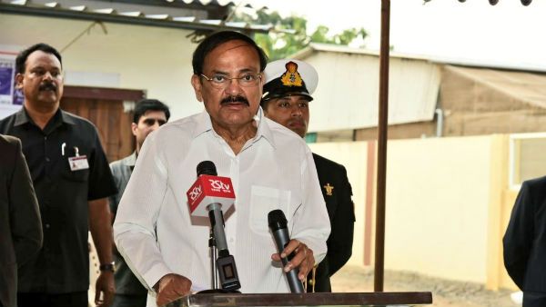 అమరావతి రైతులపై స్పందించిన వెంకయ్యనాయుడు... రాజకీయాల్లో లేనని వ్యాఖ్య