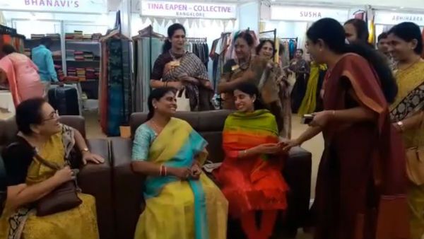 Vijayawada: విజయవాడలో విజయమ్మ, భారతి షాపింగ్: సింప్లిసిటీకి కేరాఫ్ అంటూ.. !