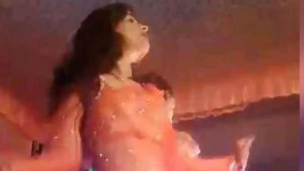 ఇదేం శాడిజం: డ్యాన్స్ వేయడం ఆపేసిందని తుపాకీతో కాల్చిన వ్యక్తి