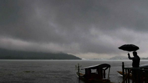 బంగాళాఖాతంలో అల్పపీడనం ఎఫెక్ట్: చివరి రౌండ్ లో భారీ వర్షాలు..