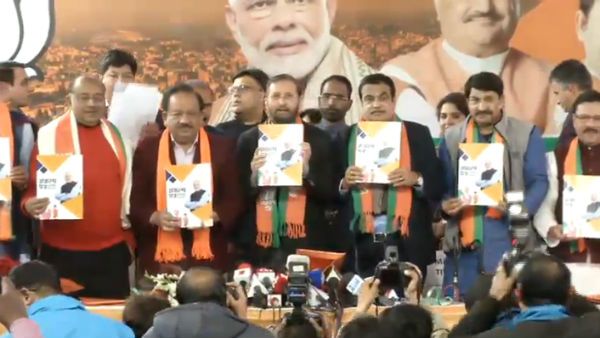 అమ్మాయిలకు ఫ్రీగా స్కూటీలు.. రూ.2కే కిలో గోధుమపిండి.. ఢిల్లీలో బీజేపీ మేనిఫెస్టో విడుదల