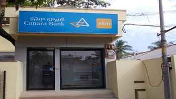 ఆ ఏటీఎంలో రూ. 100కు బదులు రూ. 500: జనం ఎగబడ్డారు, రూ. 1.7లక్షలు డ్రా చేశారు!