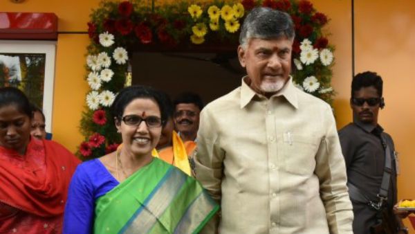 భువనేశ్వరి ఇవ్వాల్సింది గాజులు కాదు!: చంద్రబాబుపై డిప్యూటీ సీఎం పుష్పశ్రీవాణి విమర్శలు