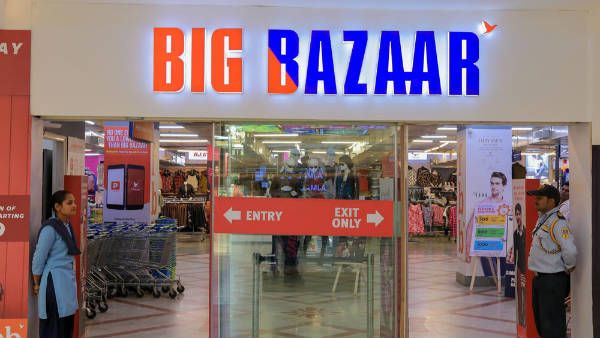 బిగ్ బజార్‌కు షాక్: క్యారీ బ్యాగుకు డబ్బులు వసూలు చేసినందుకు భారీ జరిమానా