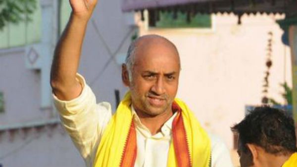 టార్గెట్ గల్లా.. ఎంపీ జయదేవ్ పై మరో నాన్ బెయిలబుల్ కేసు... అరెస్ట్ చేసేందుకు పోలీసుల గాలింపు