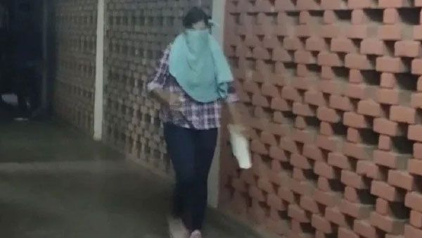 ఆ ముసుగు అమ్మాయి ఎవరో తెల్సిపోయింది..జేఎన్‌యూలో ట్విస్ట్.. వాట్సాప్, ఎఫ్బీకి హైకోర్టు నోటీసులు..