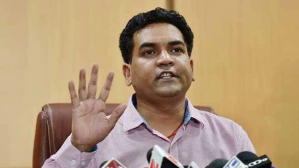 ఇండియా వర్సెస్ పాక్ ట్వీట్: ఆ ట్వీట్‌ను తొలగించాలంటూ ట్విటర్‌ను కోరిన ఈసీ, కపిల్ రియాక్షన్