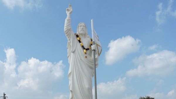 సర్కార్ మెడకు మరో మత వివాదం: కాక పుట్టిస్తోన్న ఏసుక్రీస్తు విగ్రహ నిర్మాణం: 114 అడుగుల ఎత్తు..!
