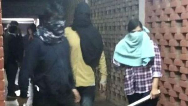 జేఎన్‌యూ హింసాకాండ : ఆ ముసుగులో ఉన్నది ఏబీవీపీ కోమల్ శర్మనే.. గుర్తించిన పోలీసులు..