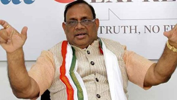 కాంగ్రెస్‌లో టీఆర్ఎస్ అనుకూల వర్గం, ప్రభుత్వ వ్యతిరేక ఉద్యమమేదీ..? కుంతియాకు సీనియర్ల ఫిర్యాదు..