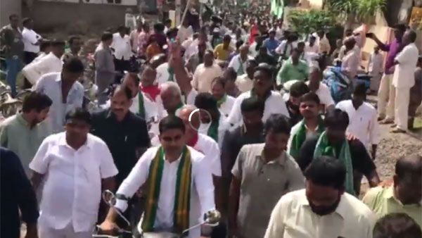 లోకేష్ బైక్ పై ర్యాలీలో సీపీఐ నారాయణ...జగన్ పై ఫైర్ .. 31వ రోజుకు చేరిన క్యాపిటల్ వార్