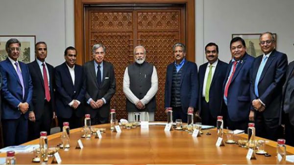 ప్రధాని నరేంద్ర మోడీతో రతన్, ముకేష్ సహా పారిశ్రామికవేత్తలు: ఆర్థిక వ్యవస్థపై మేథోమథనం