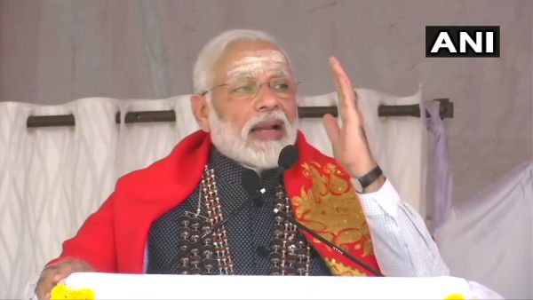 సిద్ధగంగ మఠంలో నరేంద్ర మోడీ: నొసట విభూతి, మెడలో రుద్రాక్షమాల: న్యూ లుక్.. !