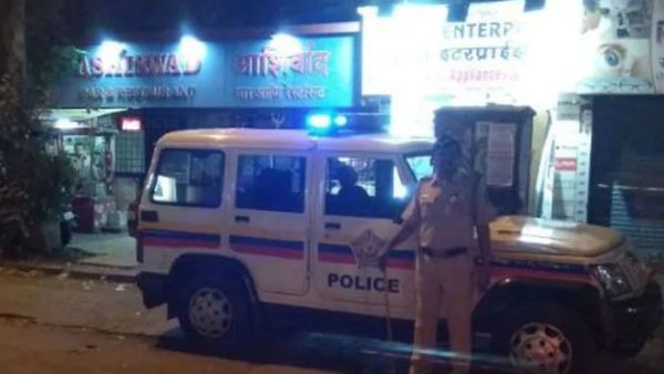 సెక్స్ రాకెట్ గుట్టు రట్టు: త్రిస్టార్ హోటల్లో సినీతారలతో వ్యభిచారం, ఒక మైనర్ కూడా