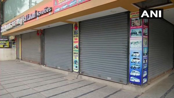 షిర్డీ బంద్: మూతపడ్డ హోటళ్లు, దుకాణాలు: సాయినాథుడి ఆలయంపై పుకార్లు..నమ్మొద్దు..!