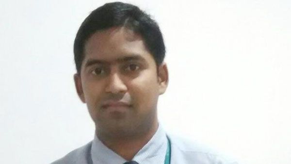 మెడపై చేయి వేసి, అసభ్య ప్రవర్తన, పారిపోతుండగా వెంబడించి పిడిగుద్దుల వర్షం..