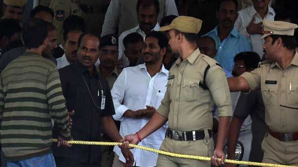 సీబీఐ కోర్టులో జగన్ కేసు విచారణకు హాజరైన సబిత, ధర్మాన: జగన్ కు వ్యక్తిగత మినహాయింపు.. రీజన్ ఇదే