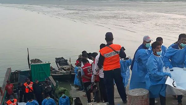 బంగ్లాదేశ్‌లో బోటు మునక.. 15 మంది రోహింగ్యాల మృతి