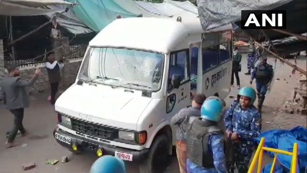 అలీగఢ్ విధ్వంసం వెనుక విద్యార్థినులు: ఇంటర్‌నెట్ కట్: 24 గంటల పాటు.. !