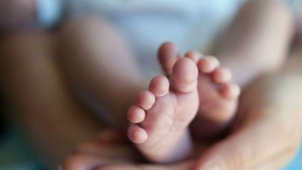 అయ్యో పాపం: ఉడుకుతున్న కూరగాయల పాత్రలో పడి మూడేళ్ల చిన్నారి మృతి, నిర్లక్ష్యంతోనే..!