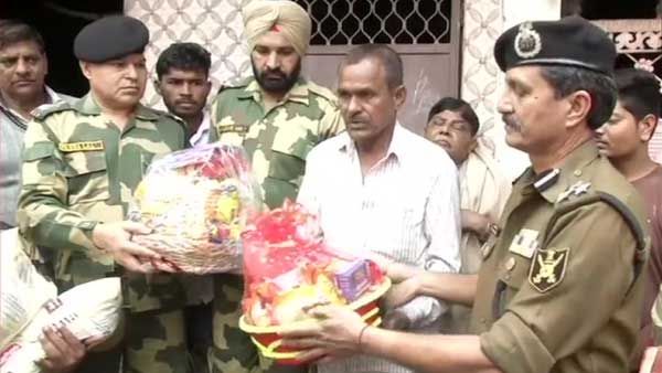 ఢిల్లీ అల్లర్లు : పెళ్లి కావాల్సిన ఆ జవాన్ ఇల్లు తగలబడింది.. మానవత్వం చాటుకున్న బీఎస్ఎఫ్..