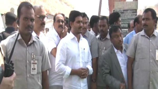 వైఎస్సార్ శ్రీకారం చుట్టిన వెలిగొండ ప్రాజెక్ట్ పై సీఎం జగన్ ఫోకస్ .. నేడు సందర్శన