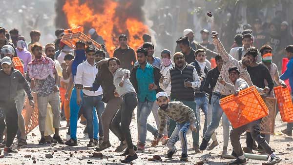 delhi clashes: ఆదేశాల కోసం చూడొద్దు, విధులు నిర్వర్తించడమే ఫస్ట్ ప్రయారిటీ, ఢిల్లీ అల్లర్లపై HC